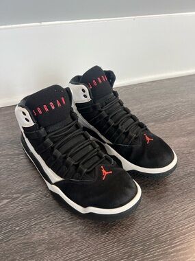 Air Jordan Max Aura Sneakers